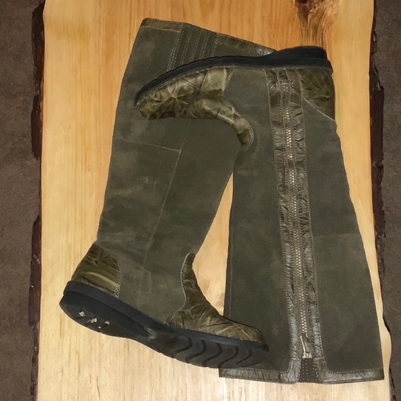 Clarks Shoes - Green Clark’s boots